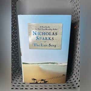 New York Times Bestseller Nicholas Sparks Book The Last Song in Hardcover
